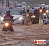 Cara Agar Mobil Matic Aman Terobos Banjir