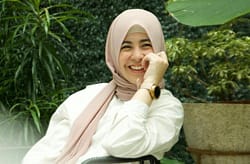 Netizen Meminta Gamis Risty Tagor!